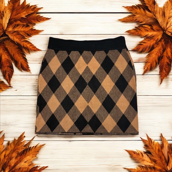AKIRA Black and Tan Argyle Mini Skirt - Picture 2 of 4